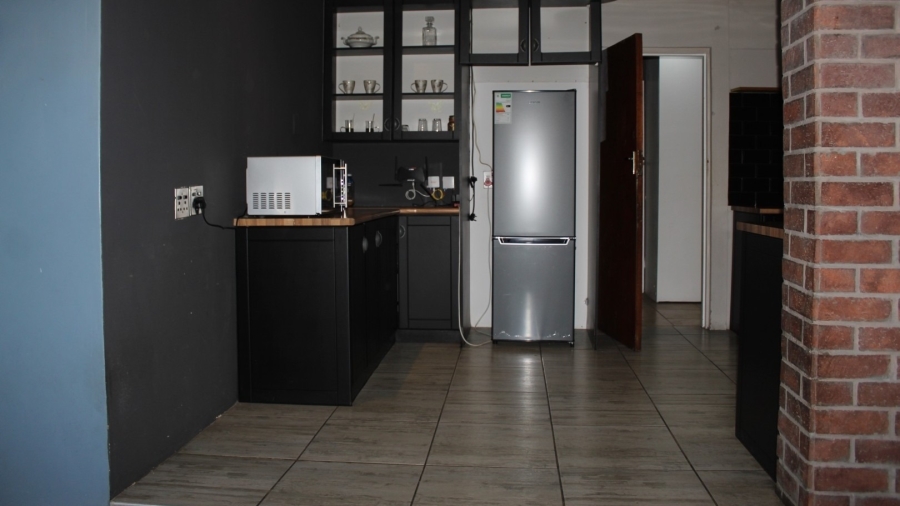 4 Bedroom Property for Sale in Avondale Western Cape